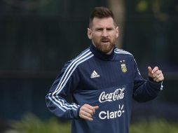 Jorge San Paoli dice estar ilusionado por el gran momento futbolístico que atraviesa Messi. AFP/ARCHIVO