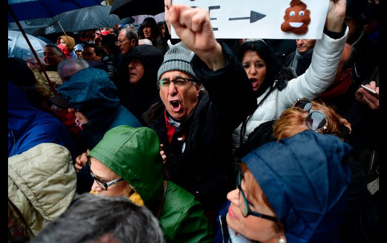 Jubilados protestan en Madrid en demanda de un incremento a las pensiones y en defensa del sistema de seguridad social. AFP/R. Marcou