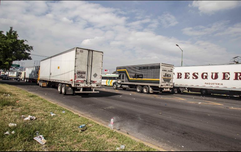 Los reportes de autoridades locales indican que se han registrado bloqueos con camiones y camionetas, al parecer robadas. EL INFORMADOR / ARCHIVO