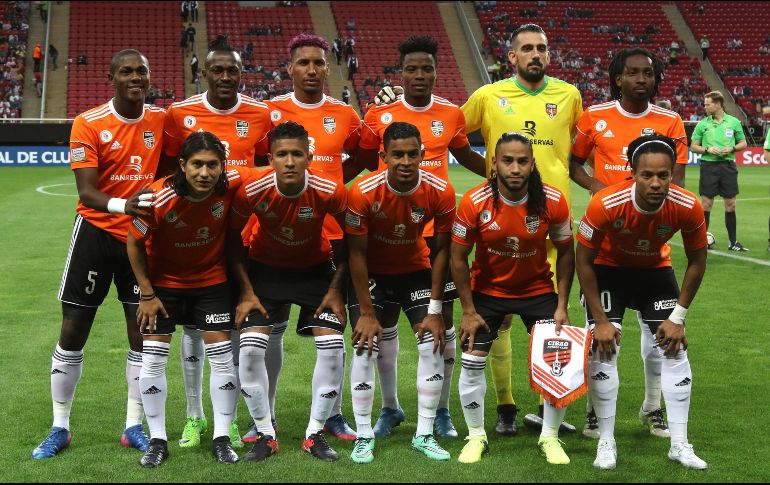 ''La grandeza del fútbol va más allá de una competición (...) Cuando los fanáticos de un equipo como @Chivas le cantan a nuestro querido Cibao, ahí entonces entiendes lo que has logrado #SomosCibaoFC''. MEXSPORT / ARCHIVO