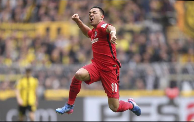 La distancia no impide que Fabián de la Mora apoye a los rojiblancos. AP/ARCHIVO