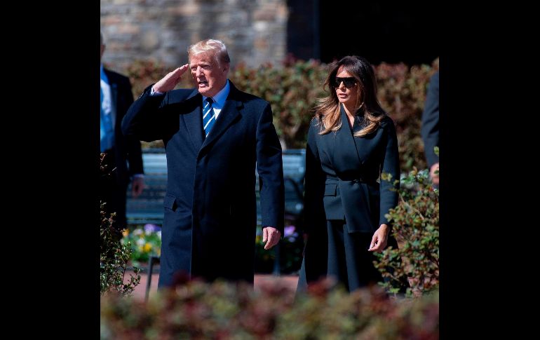 La obtención de residencia de Melania Trump habría sido gracias al mismo programa migratorio que su esposo critica. AFP / J. Watson