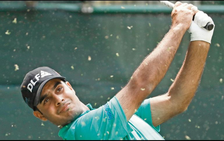 Segunda ronda. El indio Shubhankar Sharma realiza uno de sus tiros en el Club de Golf Chapultepec. AP