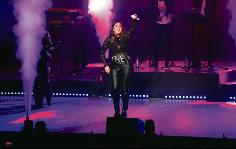 Coro. La sonorense, ante su público tapatío. También recorrerá Estados Unidos y Sudamérica. EL INFORMADOR