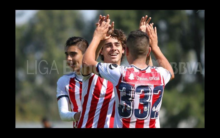 Los equipos de primera división de Chivas y América se enfrentarán esta noche a las 21:06 horas en el estadio Akron. INTERNET/sub17.ligamx.net