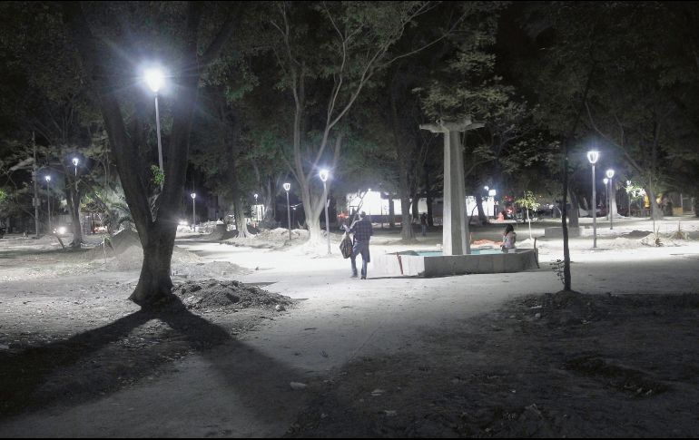 En proceso de cambio. En los senderos del parque se colocaron luminarias. EL INFORMADOR/M. Vargas