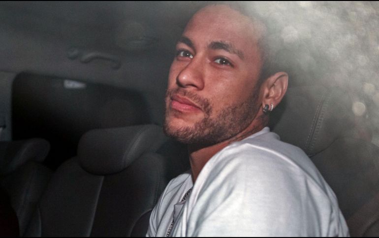 El médico encargado de la cirugía declaró que el jugador necesitaría al menos dos meses y medio, o incluso tres, para volver a las canchas. AFP/N. Almeida