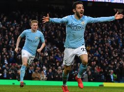 Bernardo Silva (I) se combinó con Agüero para anotar el único gol del partido. AFP/A. Devlin