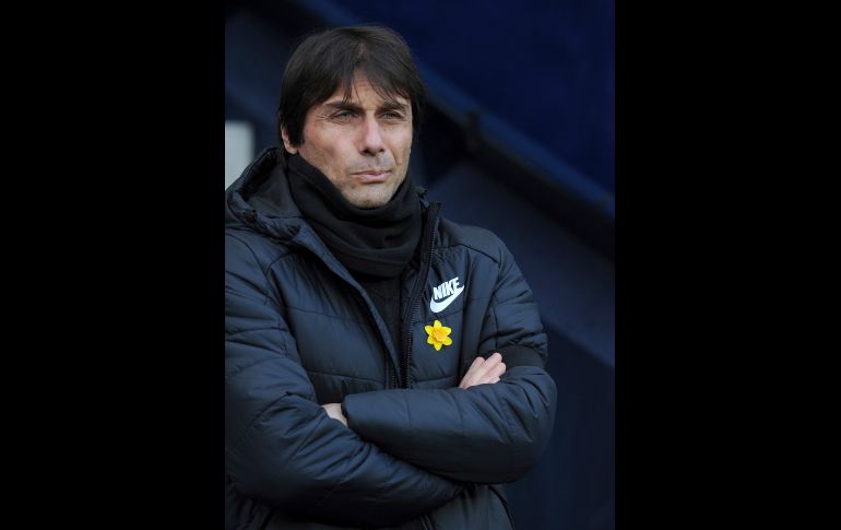 Antonio Conte, técnico del Chelsea y que dirigió a la selección italiana de 2014 a 2016, portó hoy una banda negra en recuerdo de Astori. 