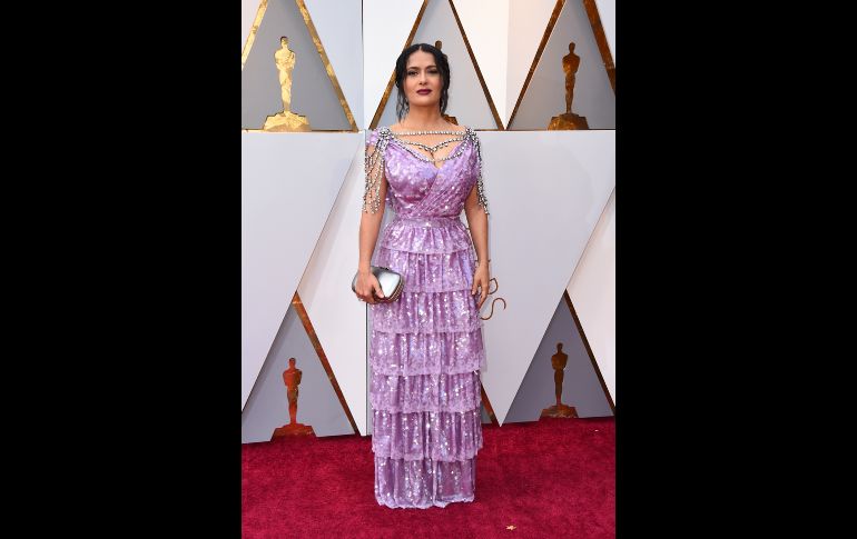 Salma Hayek llega a la ceremonia de entrega de los premios Oscar en Hollywood.