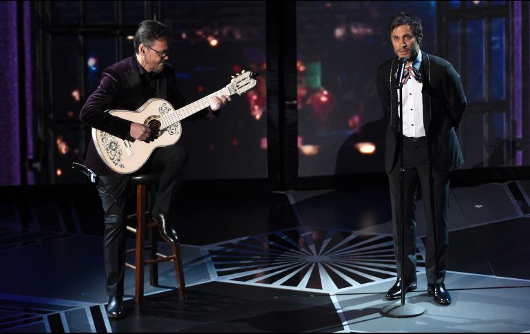 Natalia Lafourcade estuvo acompañada por Miguel Jontel Pimentel. AP. C. Pizzello