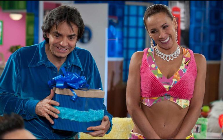 Duval felicita a su ex compañero con su muy peculiar humor. FACEBOOK / Familia Peluche