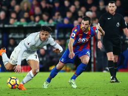 A pesar de la remontada del United, José Mourinho externó su disgusto ante los errores de su equipo durante el encuentro. EFE / K. Galvin