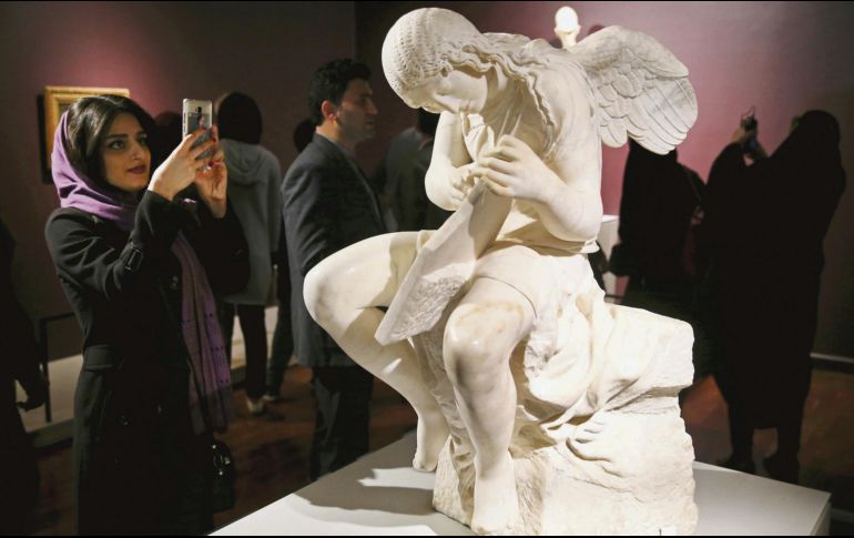 Los visitantes de Irán asistieron de forma masiva a la exposición que el Museo de Louvre llevó a tierras persas. AP
