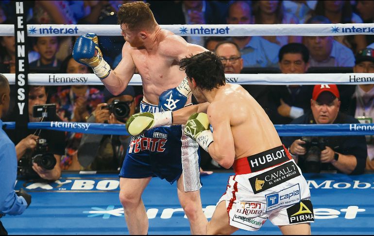 “Canelo” (izq.) viajará a Estados Unidos para continuar su preparación de cara al combate contra “GGG”, mientras espera un esclarecimiento por la presencia de clembuterol en su organismo. MEXSPORT
