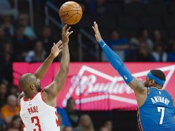 Figura. Chris Paul (#3) terminó como el máximo anotador de los Rockets ayer ante Oklahoma City. AP