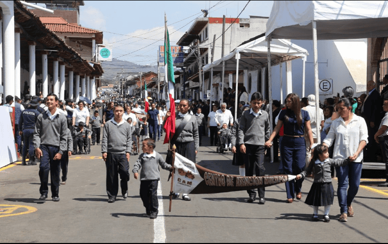 El secretario de Seguridad Pública del Estado aclaró que se trató de un incidente y descartó algún atentado o suceso grave por lo que se dio continuidad al desfile. TWITTER/ @Silvano_A