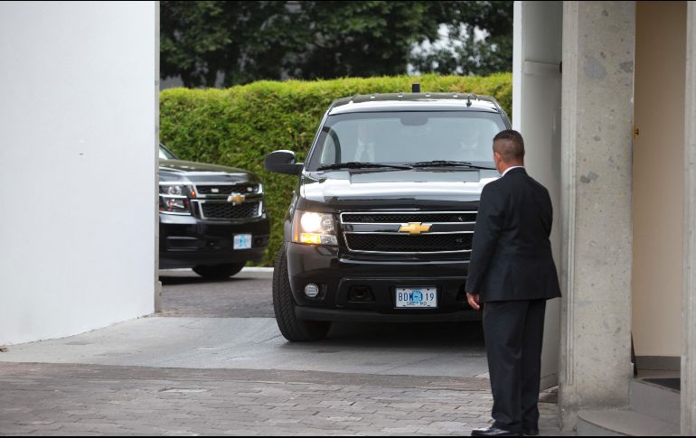 Jared Kushner salió de la residencia oficial de Los Pinos en punto de las 16:00 a bordo de una camioneta blindada con placas diplomáticas. AP / R. Blackwell