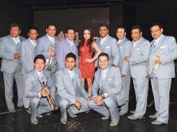 Buen sonido. María Fernanda y la Sonora Santanera de Carlos Colorado, listos para llegar a la ciudad. NTX