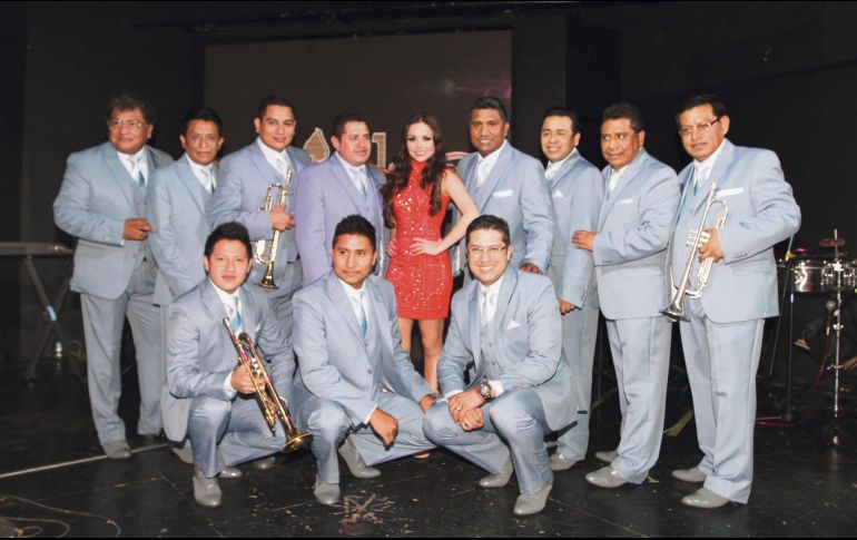 Buen sonido. María Fernanda y la Sonora Santanera de Carlos Colorado, listos para llegar a la ciudad. NTX