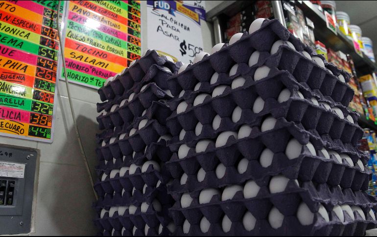 Las alzas en el huevo, gasolinas y pollos se vieron contrarrestadas por la baja en gas LP, jitomate, cebolla y chile. EL INFORMADOR / ARCHIVO