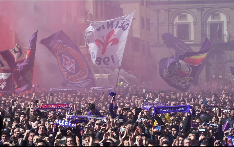 Aficionados se congregaron en las inmediaciones del templo.