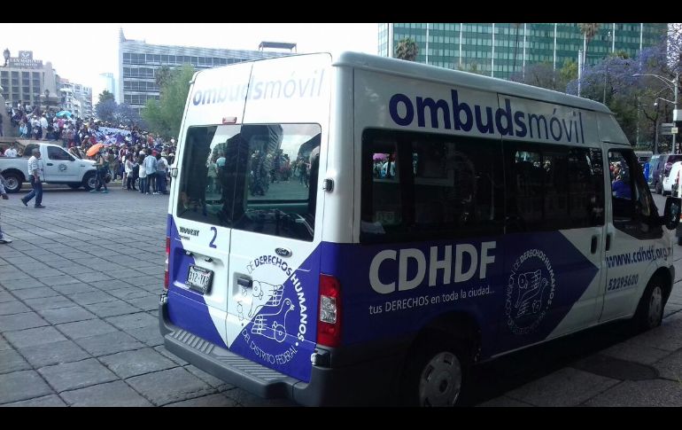 Como parte de las actividades del Día Internacional de la Mujer, el contingente estuvo formado por integrantes de alrededor de cien colectivos. TWITTER / @CDHDF