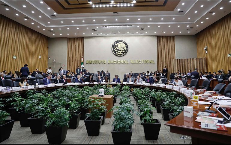 El INE señaló que lo que les notificó a los independientes es que podía presentar su solicitud de registro con toda su documentación.  SUN / ARCHIVO