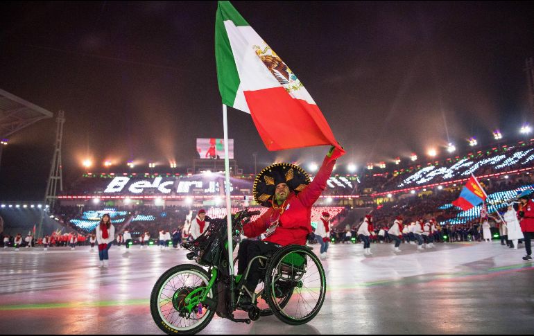 Arly Velásquez portó la bandera tricolor; será el único atleta que representará al país en la competencia invernal. EFE / T. Lovelock