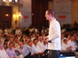 Sobre seguridad, el aspirante presidencial por la coalición PAN-PRD-MC afirma que no solo basta con descabezar a las bandas criminales sino desmantelarlas. TWITTER / @RicardoAnayaC