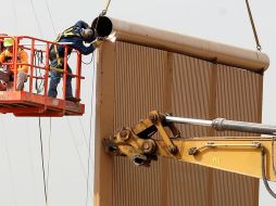 Seis empresas han construido ocho modelos posibles para el muro en un lugar situado a escasos metros del terreno que divide Otay Mesa y Tijuana. AP / ARCHIVO