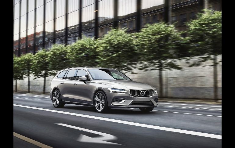 Volvo hizo la develación anticipada de la segunda generación de la V60. Se trata de un vehículo con enfoque familiar y una carrocería tipo wagon.