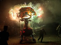 Artesanos de Tultepec festejan cada 8 de marzo a San Juan de Dios, patrono de los pirotécnicos. AFP / R. Schemidt