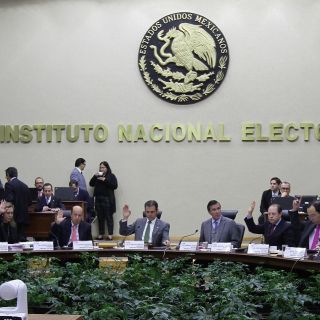 Ven riesgos en entrega de datos tras alianza del INE y Facebook