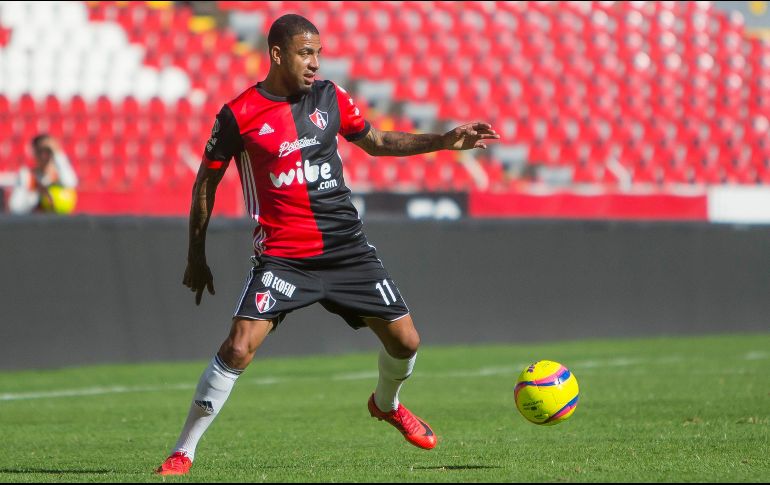 Tras la indisciplina en la que cayó el mediocampista peruano, el estratega rojinegro dice que la directiva sabrá lo que debe hacer. MEXSPORT / ARCHIVO