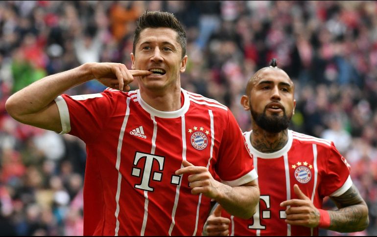 Lewandowski falla un penalti al 86, pero se redime anotando cuatro minutos después. Con 22 tantos, el polaco es el máximo goleador del campeonato alemán. EFE/P. Guelland