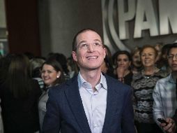 En el spot ilustran frases con imágenes de Anaya Cortés en videos pasados tratando de explicar la venta de su nave industrial en 54 MDP. SUN / ARCHIVO