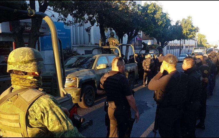 Estre domingo fuerzas federales y la Fiscalía de Jalisco intervinieron la Policía de Tlaquepaque por sospechas de posibles infiltraciones del crimen organizado. TWITTER /  @AristotelesSD