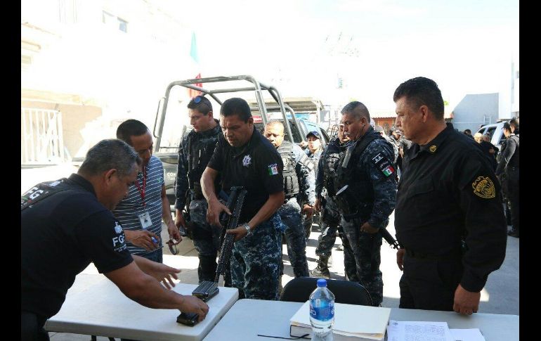 Además se aseguraron chalecos, cartuchos y radios. TWITTER@FiscaliaJal