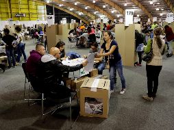 Un total de 36 millones 25 mil 318 colombianos estaban habilitados para sufragar en 11 mil 229 puestos de votación de todo el país. EFE/ L. Muñoz