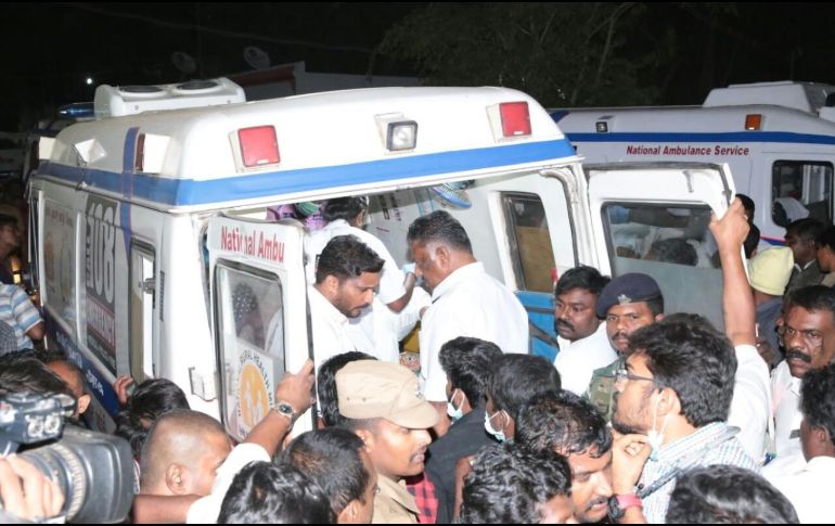 Personal médico atiende a los heridos, quienes presentaban quemaduras de diferente consideración. TWITTER