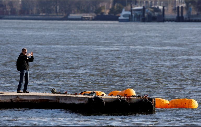 Los arneses de seguridad pudieron haber obstaculizado el escape de los pasajeros que no lograron ser rescatados. EFE/J. Lane