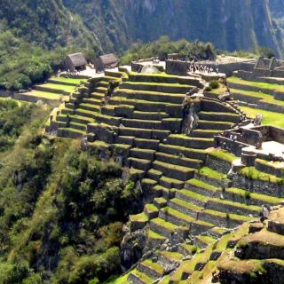 Expulsan a tres turistas europeos de Machu Picchu por mostrar el trasero