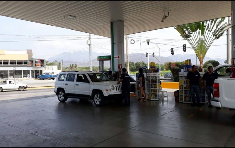 La empresa tapatía espera abrir 600 gasolineras en los próximos cinco años. FACEBOOK/Zona.Akron.Colima