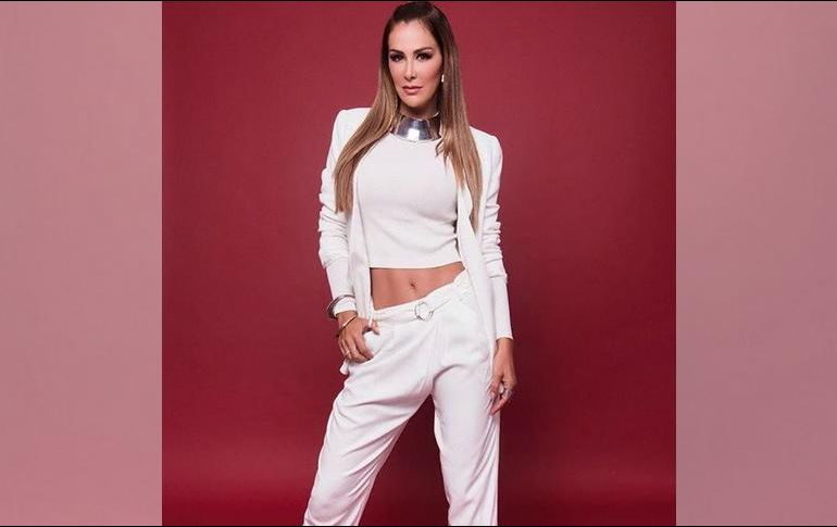 Ninel ofrece una conferencia para aclarar que no consume cocaína, pese a que las pruebas de las autoridades indicaron otro resultado. INSTAGRAM / ninelconde