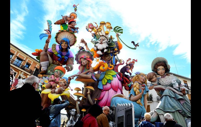 Durante este fin de semana se realiza el Festival de las Fallas de Valencia 2018. La tradición marca que estas coloridas esculturas de cartón deben ser quemadas el 19 de marzo en honor a San José. AFP / J. Jordan
