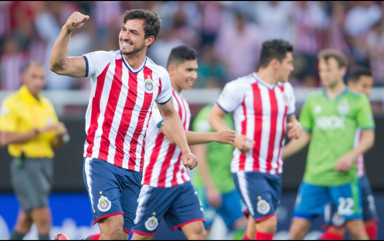 El defensa confía en que sus buenas actuaciones con Chivas le pueden valer un lugar en el Mundial de Rusia. MEXSPORT/ARCHIVO