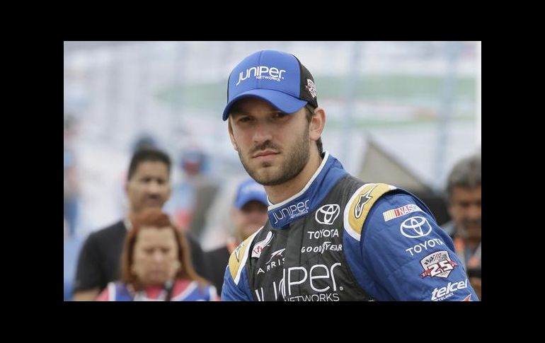 Suárez es el primer piloto no estadounidense con un título en NASCAR. AP/ARCHIVO