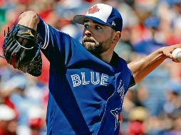 Jaime García. El mexicano lanzó cinco entradas completas ayer ante Filadelfia. AP