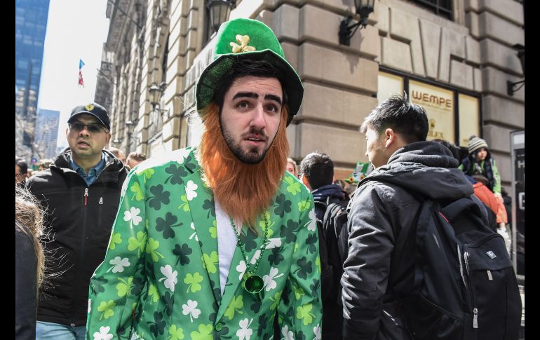 También las personas suelen disfrazarse de duendes.